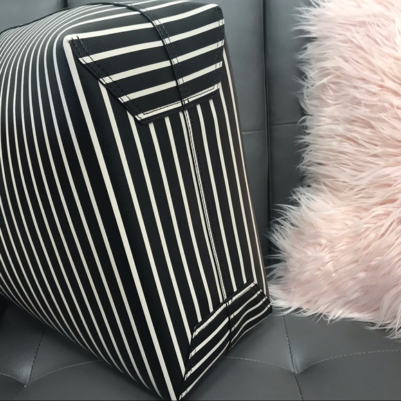 Kate Spade Reversible Tote - Picture 4 of 8